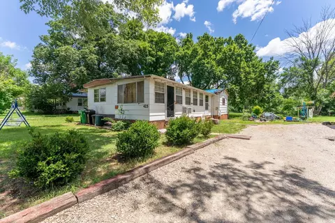 Exterior - 425 Monroe St, Thayer, MO 65791 photo 2 of 12