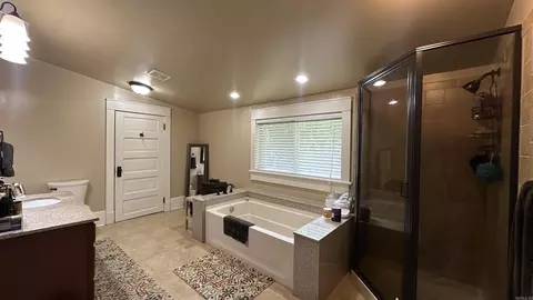 Bath - 312 W Pine St, Warren, AR 71671 photo 2 of 4