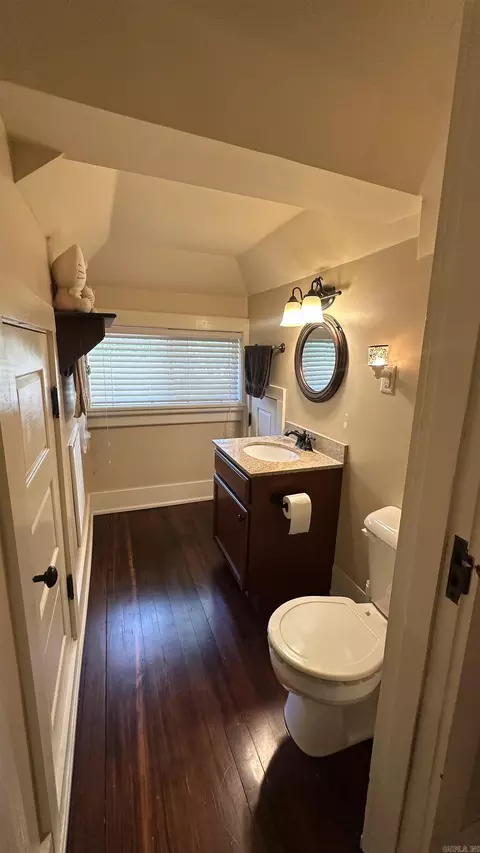Bath - 312 W Pine St, Warren, AR 71671 photo 4 of 4