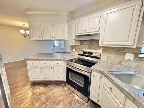 Kitchen - 44 Bent Tree Dr, Cabot, AR 72023 photo 3 of 5