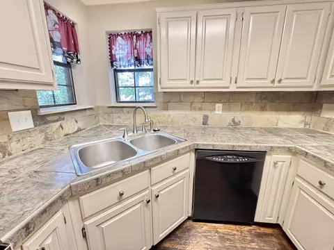 Kitchen - 44 Bent Tree Dr, Cabot, AR 72023 photo 4 of 5
