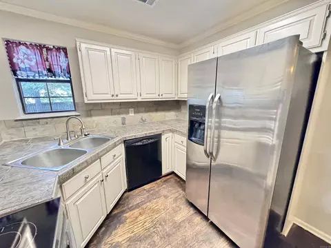 Kitchen - 44 Bent Tree Dr, Cabot, AR 72023 photo 2 of 5