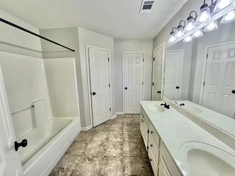 Bath - 44 Bent Tree Dr, Cabot, AR 72023 photo 5 of 5