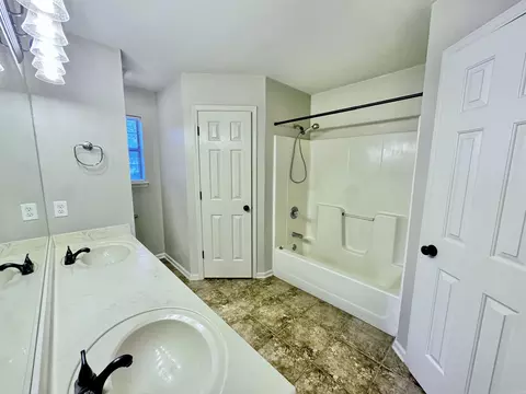 Bath - 44 Bent Tree Dr, Cabot, AR 72023 photo 4 of 5