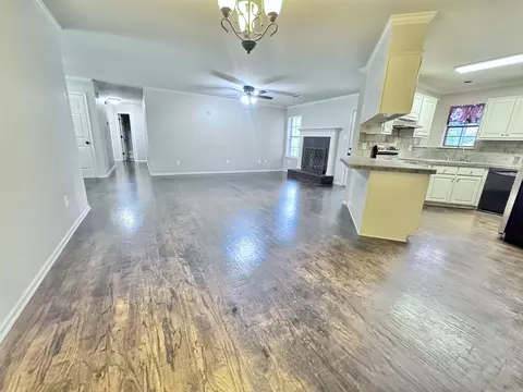 Living - 44 Bent Tree Dr, Cabot, AR 72023 photo 2 of 4