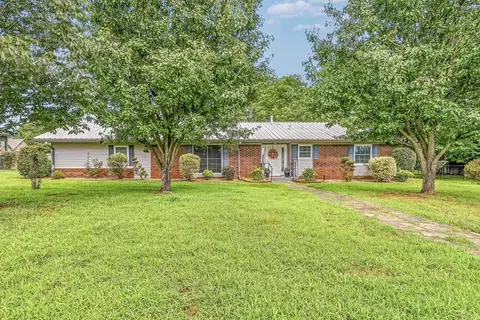 Exterior - 204 Isbell St, Horatio, AR 71842 photo 3 of 16