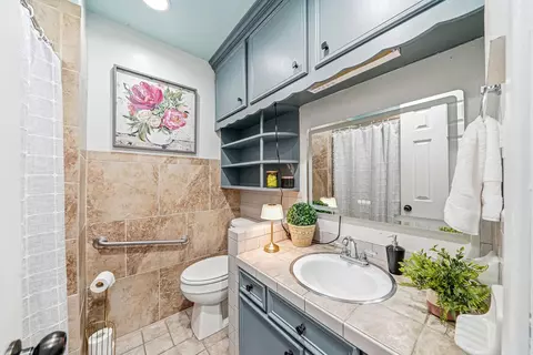 Bath - 204 Isbell St, Horatio, AR 71842 photo 1 of 2
