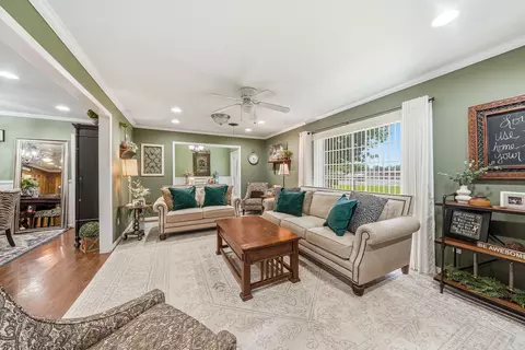 Living - 204 Isbell St, Horatio, AR 71842 photo 2 of 6