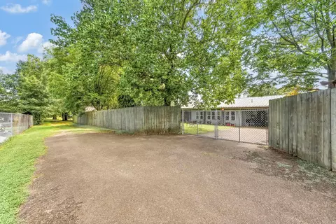 Exterior - 204 Isbell St, Horatio, AR 71842 photo 15 of 16