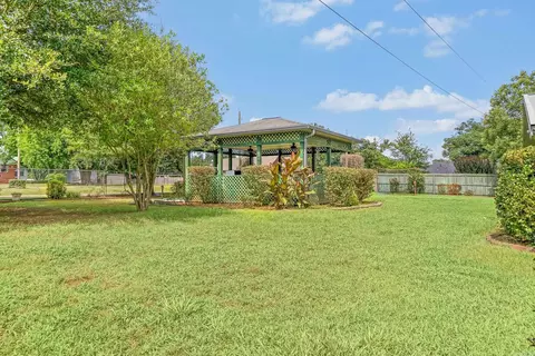 Exterior - 204 Isbell St, Horatio, AR 71842 photo 5 of 16