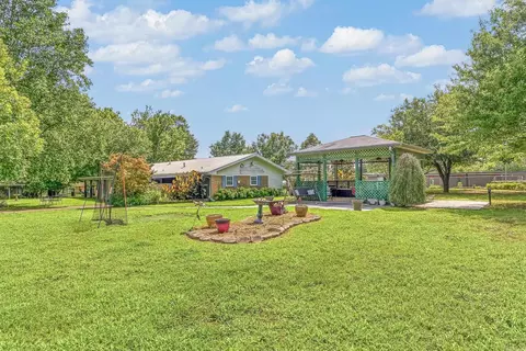Exterior - 204 Isbell St, Horatio, AR 71842 photo 2 of 16