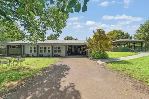 Exterior - 204 Isbell St, Horatio, AR 71842 photo 6 of 16