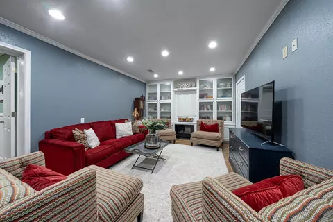 Living - 204 Isbell St, Horatio, AR 71842 photo 4 of 6