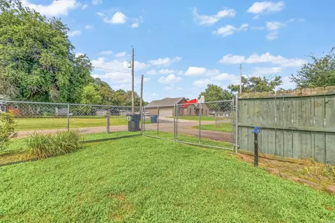 Exterior - 204 Isbell St, Horatio, AR 71842 photo 14 of 16
