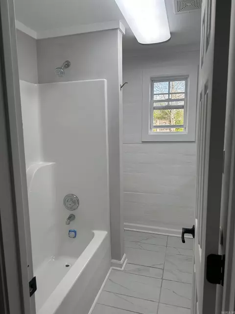 Bath - 125 Mallard Cv, Trumann, AR 72472 photo 2 of 2