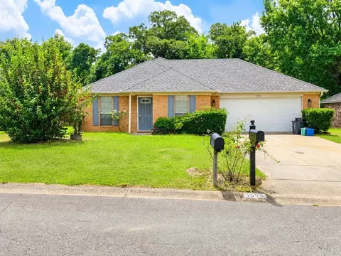 1555 Hathaway Dr, Conway, AR 72034