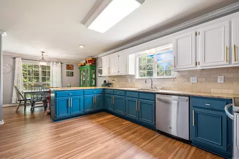 Kitchen - 1015 Lyledale Rd, Benton, AR 72019 photo 5 of 6