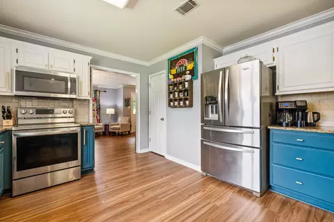 Kitchen - 1015 Lyledale Rd, Benton, AR 72019 photo 2 of 6
