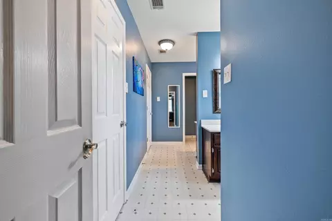 Entry Way - 1015 Lyledale Rd, Benton, AR 72019 photo 5 of 7