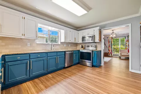 Kitchen - 1015 Lyledale Rd, Benton, AR 72019 photo 3 of 6