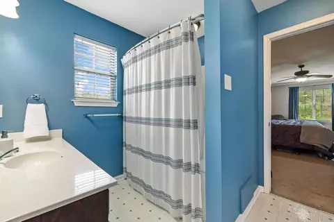 Bath - 1015 Lyledale Rd, Benton, AR 72019 photo 3 of 5