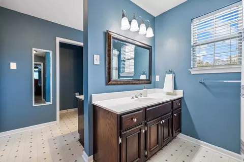 Bath - 1015 Lyledale Rd, Benton, AR 72019 photo 2 of 5