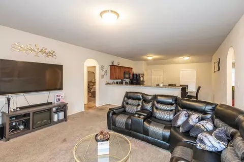 Living - 6081 Saddle Hill Dr, Alexander, AR 72002 photo 2 of 4