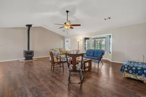Living - 290 Mountain View St, Bismarck, AR 71929 photo 1 of 2