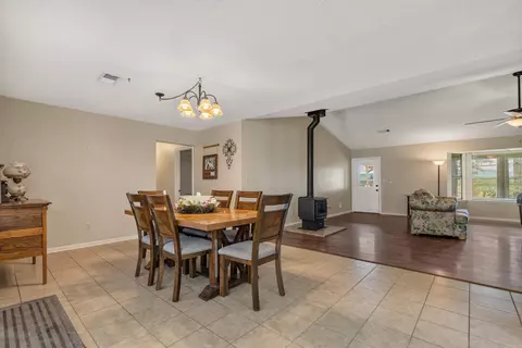 Dining - 290 Mountain View St, Bismarck, AR 71929 photo 1 of 2