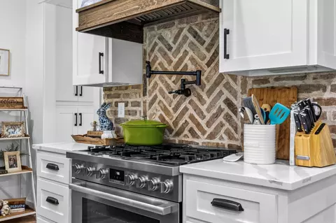 Kitchen - 219 Morris School Rd, Searcy, AR 72143 photo 2 of 4