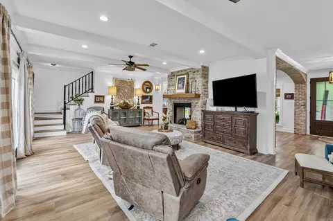 Living - 219 Morris School Rd, Searcy, AR 72143 photo 1 of 2