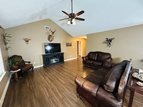 Living - 106 Martha Jean Ln, Beebe, AR 72012 photo 1 of 2