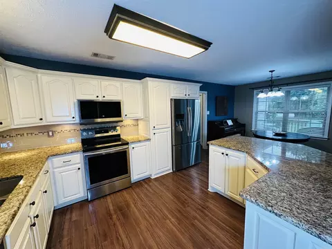 Kitchen - 106 Martha Jean Ln, Beebe, AR 72012 photo 2 of 7
