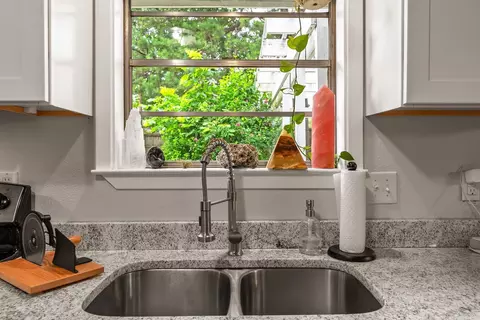Kitchen - 11 Stagecoach Rd, Conway, AR 72034 photo 3 of 6