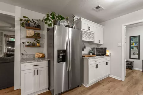 Kitchen - 11 Stagecoach Rd, Conway, AR 72034 photo 6 of 6
