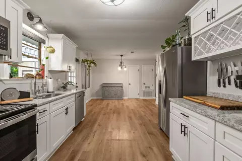 Kitchen - 11 Stagecoach Rd, Conway, AR 72034 photo 5 of 6