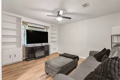 Living - 11 Stagecoach Rd, Conway, AR 72034 photo 1 of 1