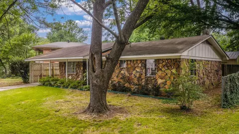 Exterior - 11 Stagecoach Rd, Conway, AR 72034 photo 3 of 10
