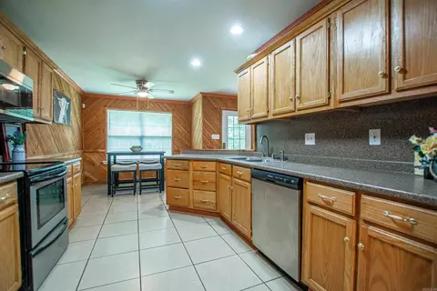 Kitchen - 1914 Yielding Rd, Ward, AR 72176 photo 3 of 5