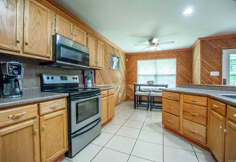 Kitchen - 1914 Yielding Rd, Ward, AR 72176 photo 5 of 5