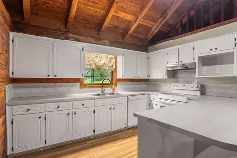 Kitchen - 619 Pickthorne Rd, Cabot, AR 72023 photo 3 of 3