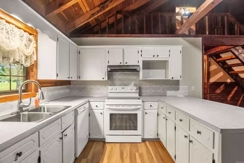 Kitchen - 619 Pickthorne Rd, Cabot, AR 72023 photo 2 of 3