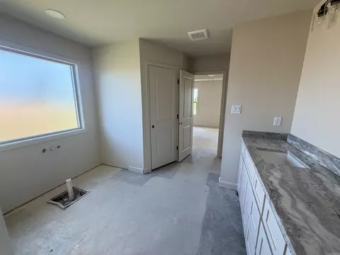 Bath - 1088 Duke Dr, Bauxite, AR 72011 photo 2 of 3