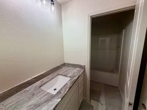 Bath - 1088 Duke Dr, Bauxite, AR 72011 photo 3 of 3