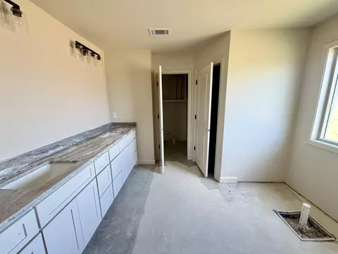 Bath - 1088 Duke Dr, Bauxite, AR 72011 photo 1 of 3