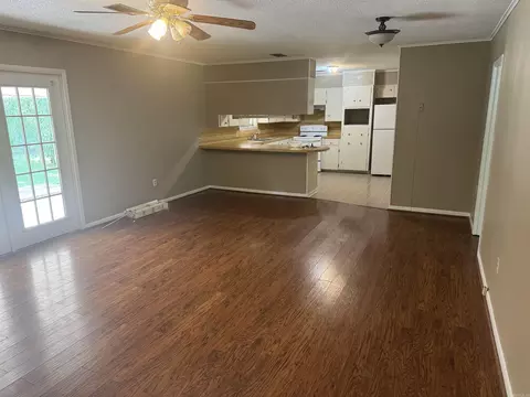 Living - 3267 S Hwy 31, Beebe, AR 72012 photo 2 of 4