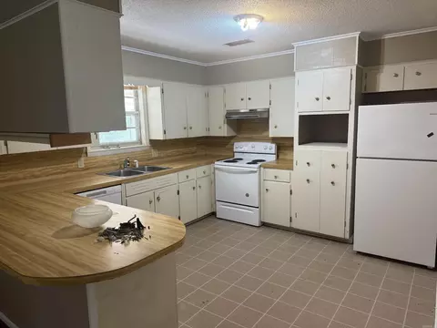 Kitchen - 3267 S Hwy 31, Beebe, AR 72012 photo 1 of 1
