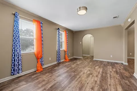 Living - 5 Arcadia Cir, Bryant, AR 72022 photo 2 of 7