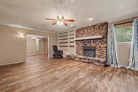 Living - 5 Arcadia Cir, Bryant, AR 72022 photo 6 of 7