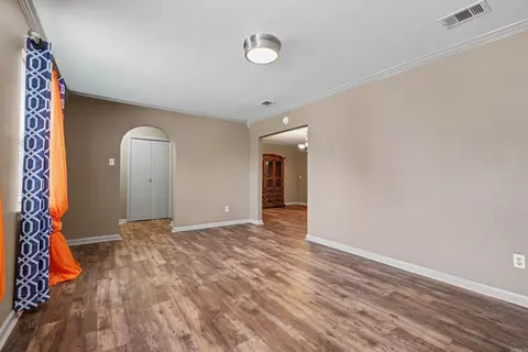 Living - 5 Arcadia Cir, Bryant, AR 72022 photo 3 of 7